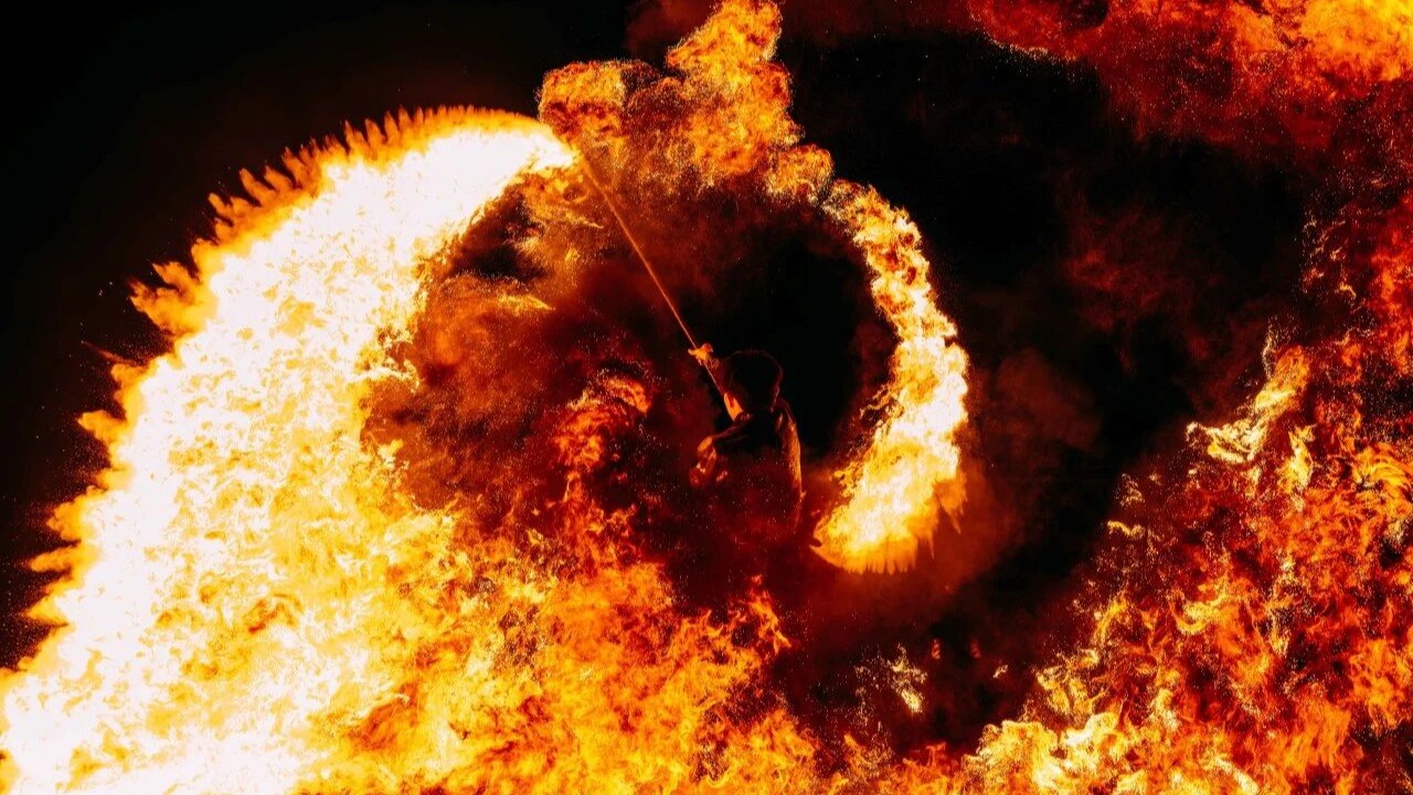 1600℃的极致浪漫！这一夜的洛阳科技职业学院“开花”了...