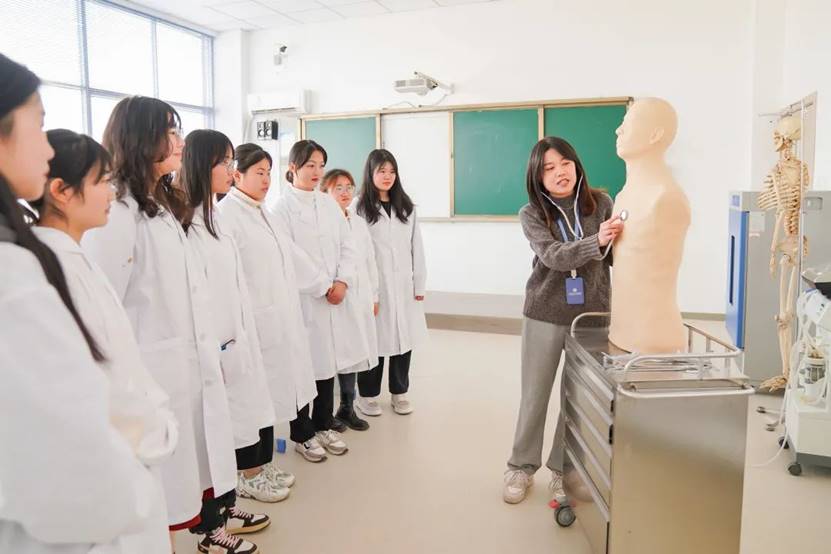 洛阳科技职业学院校长刘丽彬受邀参加腾讯《职教专家课》直播 获333万人次关注! 洛阳科技职业学院校长刘丽彬受邀参加腾讯《职教专家课》直播 获333万人次关注!