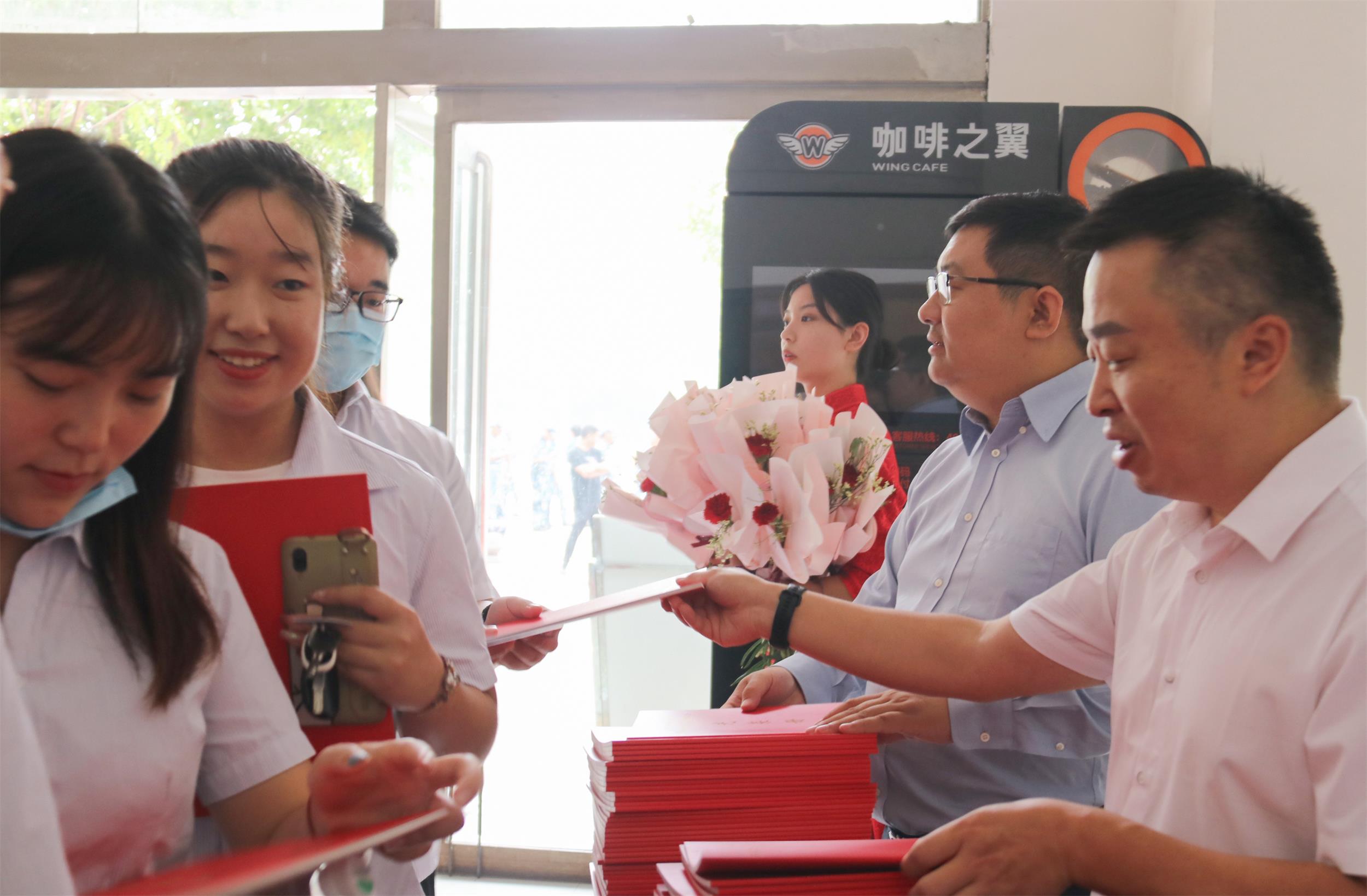 发光荣册.JPG