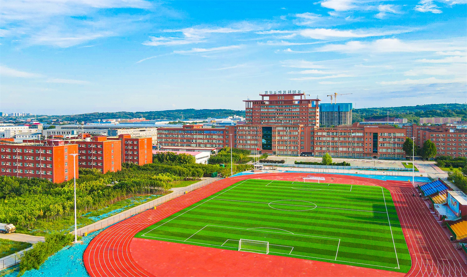 校园美景-洛阳科技职业学院_全国高职百强院校