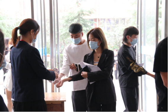 1601004669101163.png 洛阳科技职业学院2020年单招考试顺利举行(1)516.png