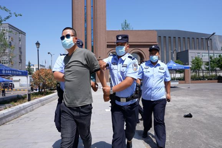 校警联合开展反恐防暴演练 提高学校处理突发事件能力 校警联合开展反恐防暴演练 提高学校处理突发事件能力