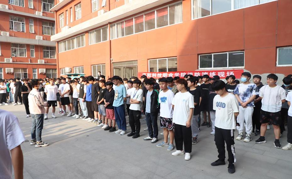 电子商务学院联合保卫处、公寓中心举办消防安全应急疏散演练 电子商务学院联合保卫处、公寓中心举办消防安全应急疏散演练