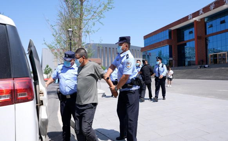 校警联合开展反恐防暴演练 提高学校处理突发事件能力 校警联合开展反恐防暴演练 提高学校处理突发事件能力