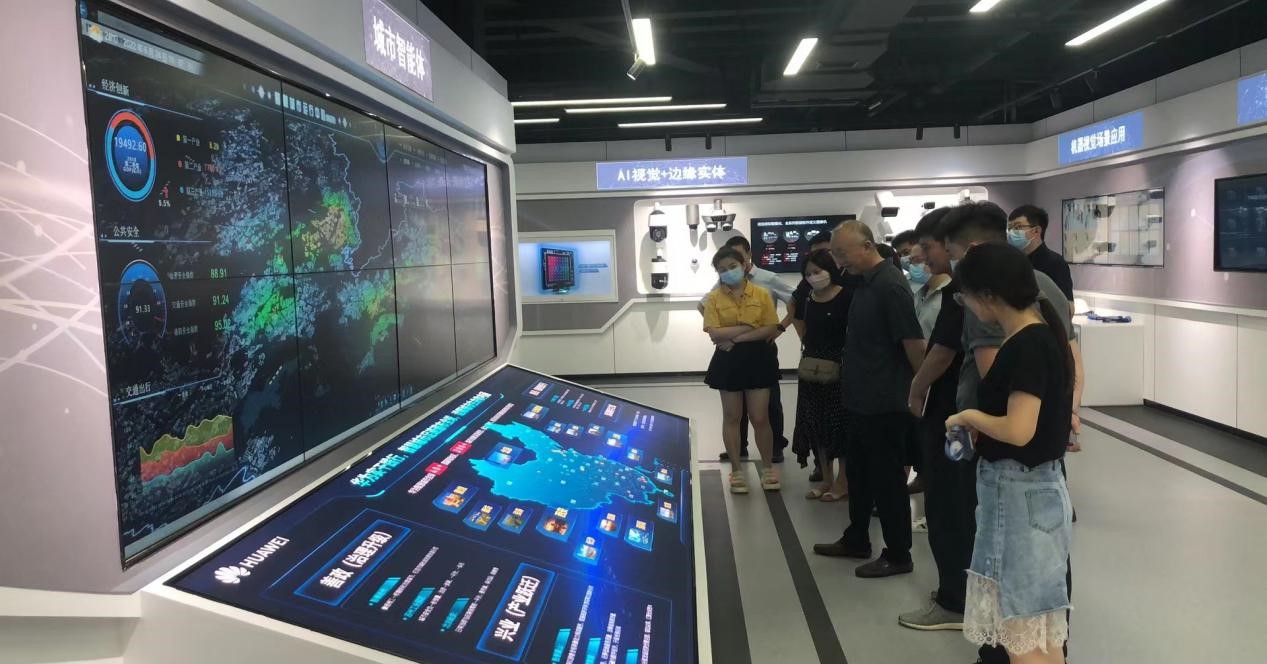 信息与数字工程学院赴华为洛阳新基建基地考察交流 信息与数字工程学院赴华为洛阳新基建基地考察交流